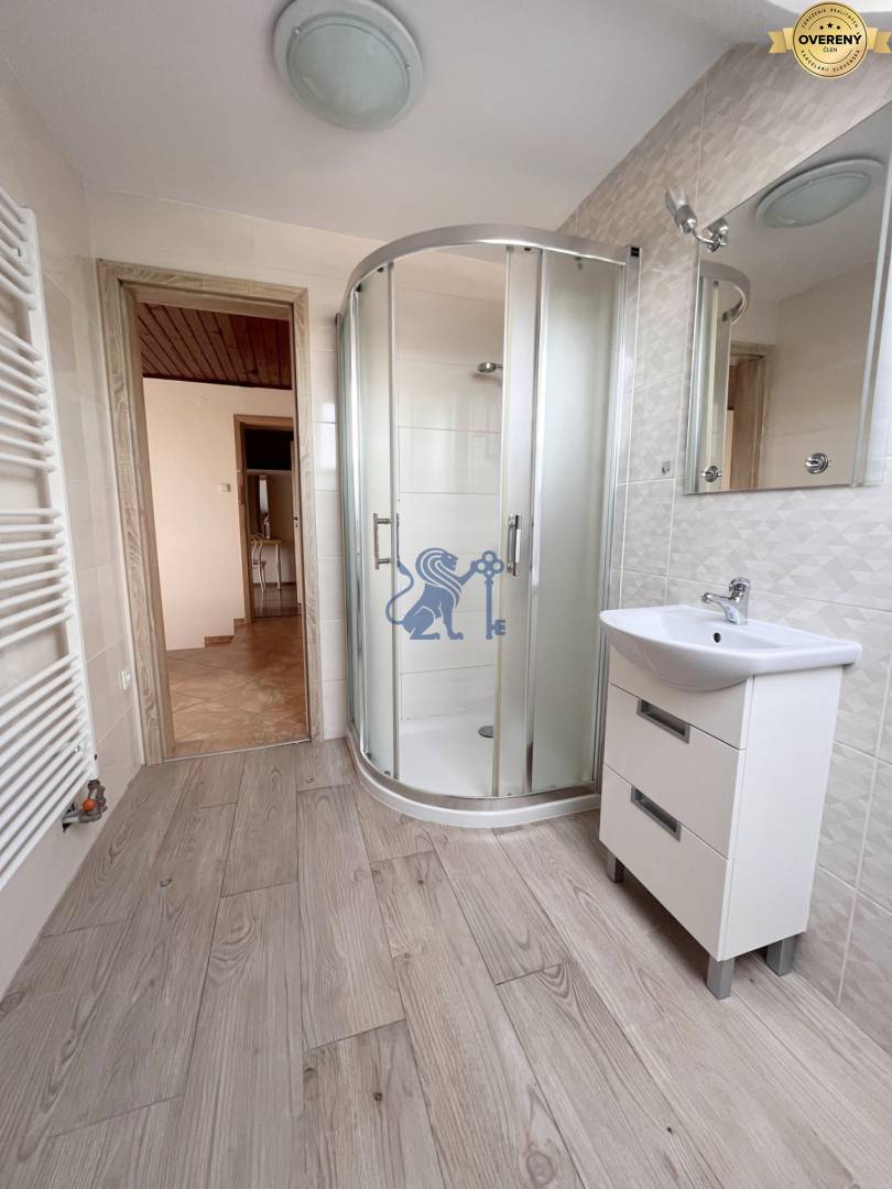 Vojenska ul. Rovinka 9.jpg