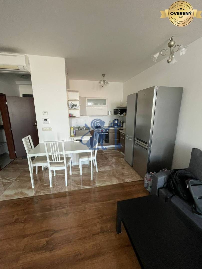 PANORAMA City | kuchyňa a jedálenský stôl