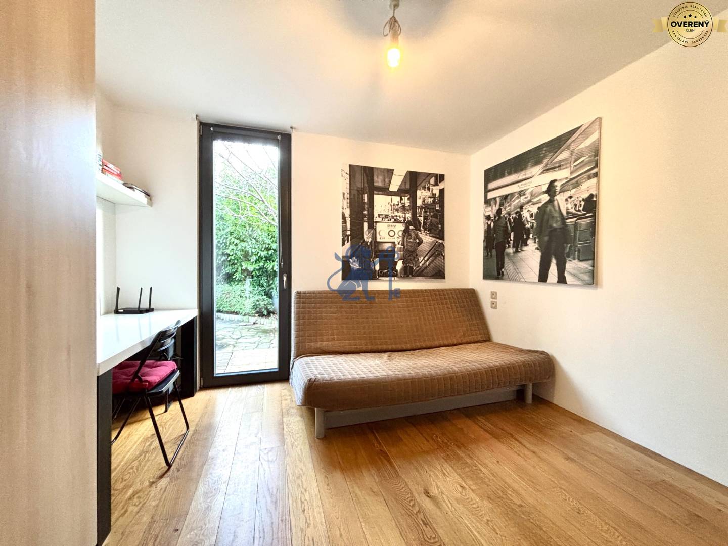 Izba s pracovným kútom