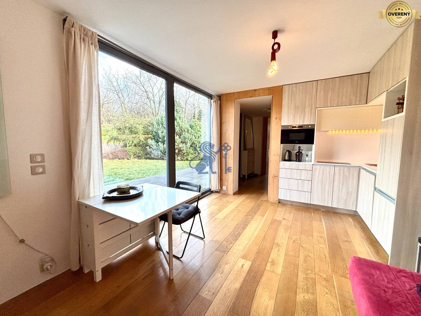 Obývačka s kuchyňou