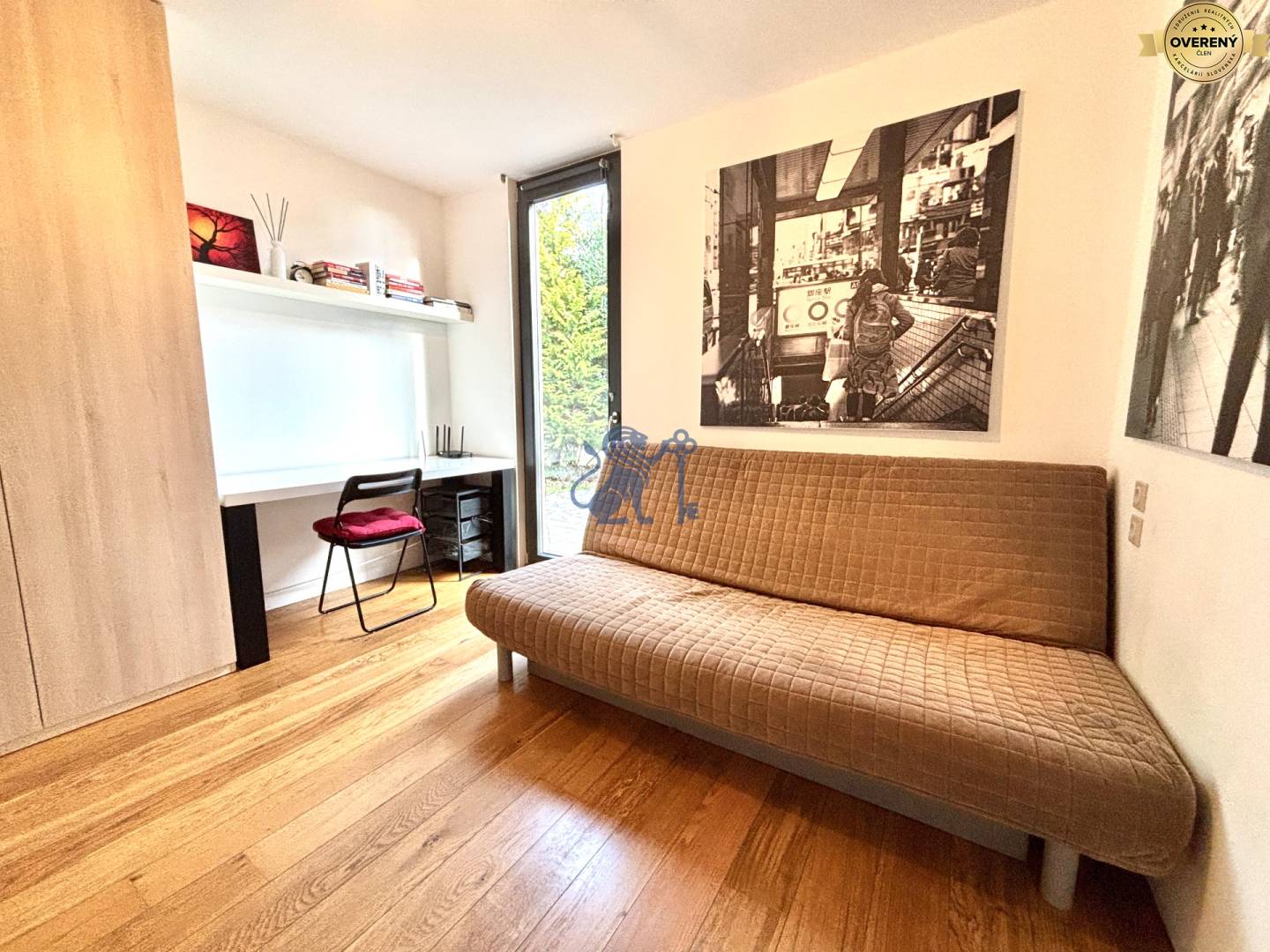 Izba s pracovným kútom