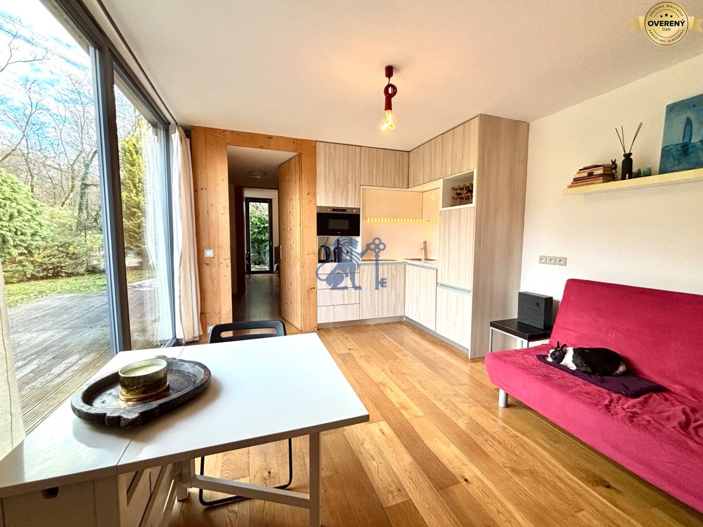 Obývačka s kuchynkou