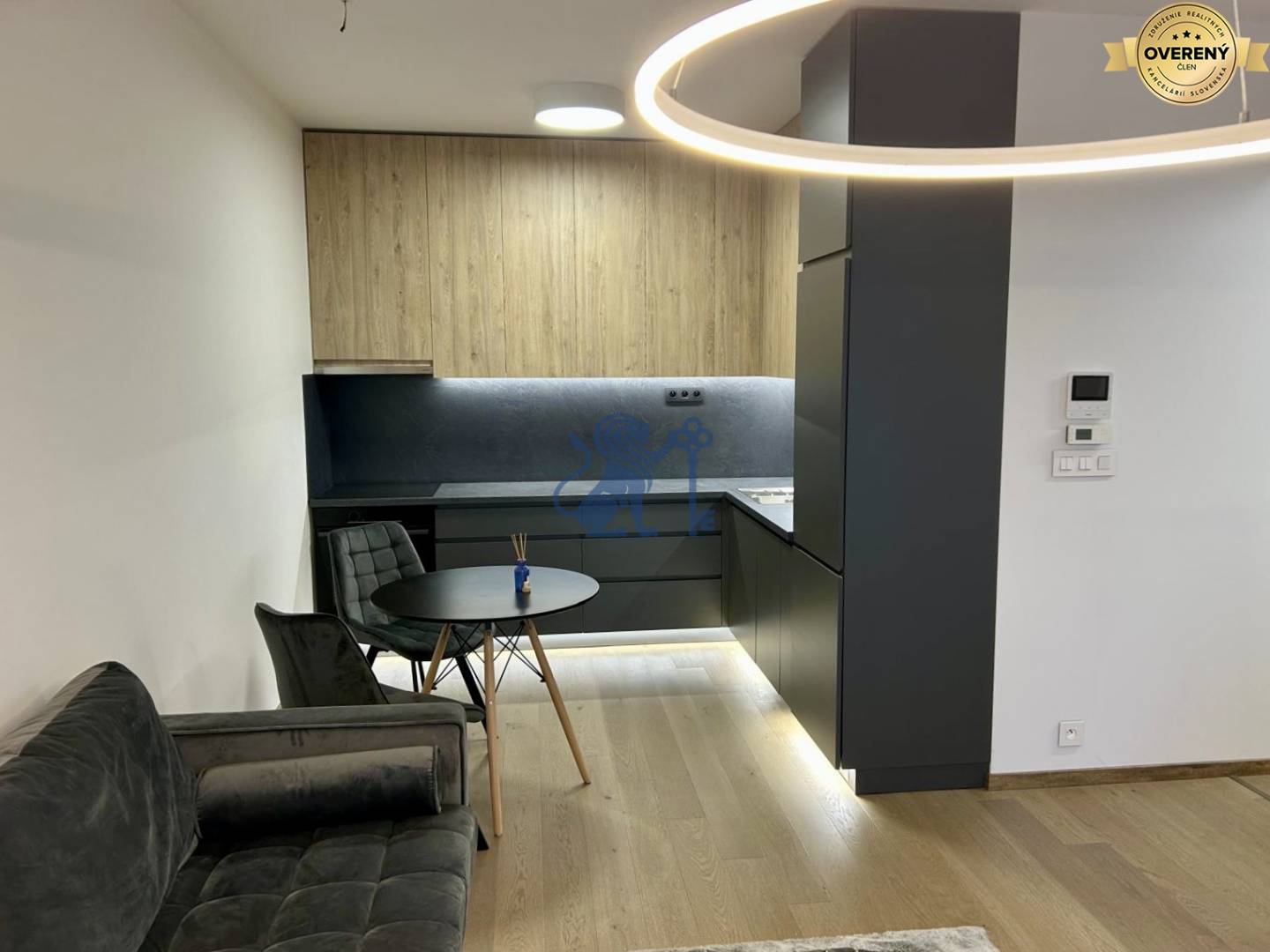 EUROVEA_TOWER_BYT_PRENAJOM_OBYVACKA1