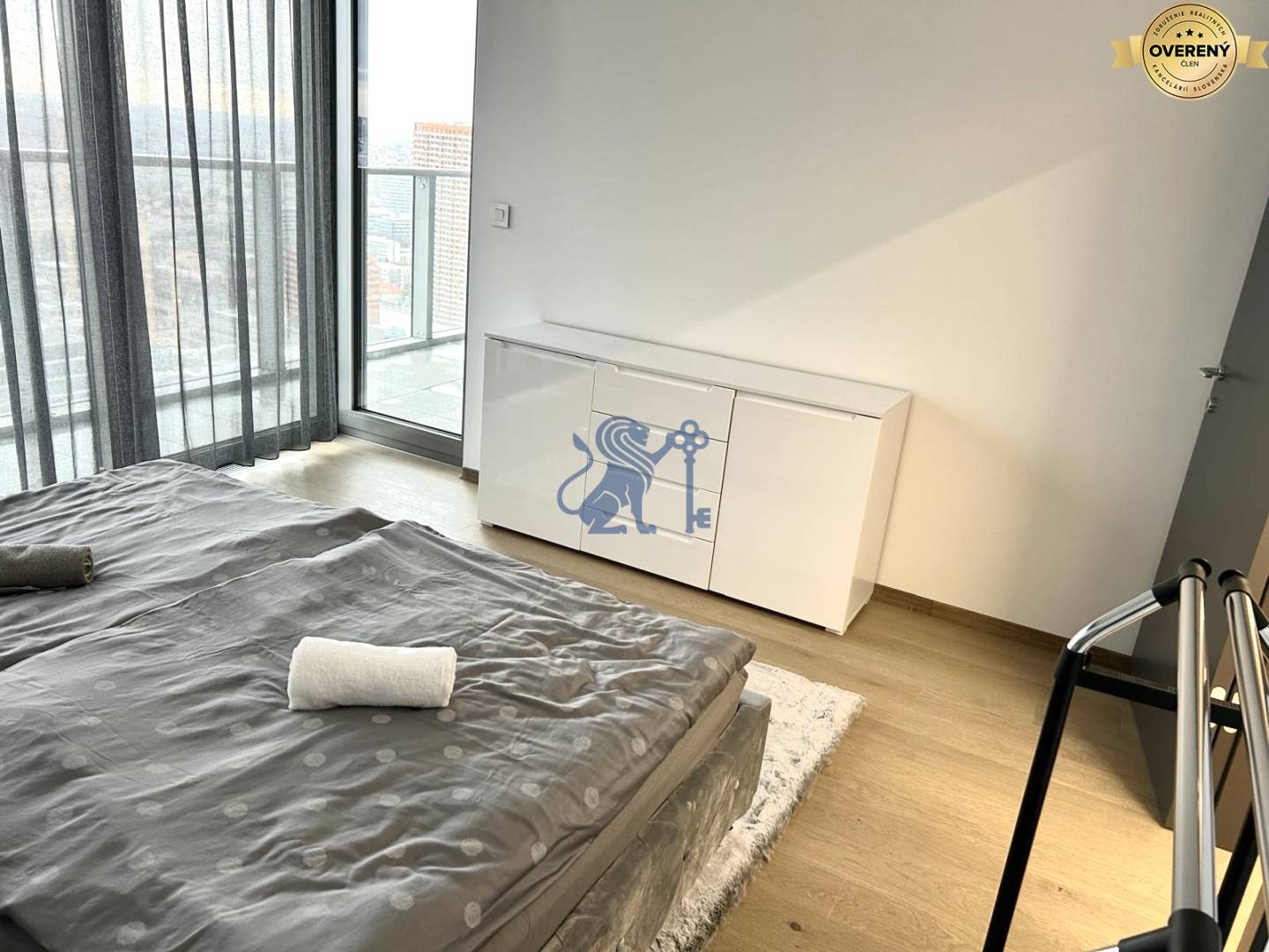 EUROVEA_TOWER_BYT_PRENAJOM_IZBA