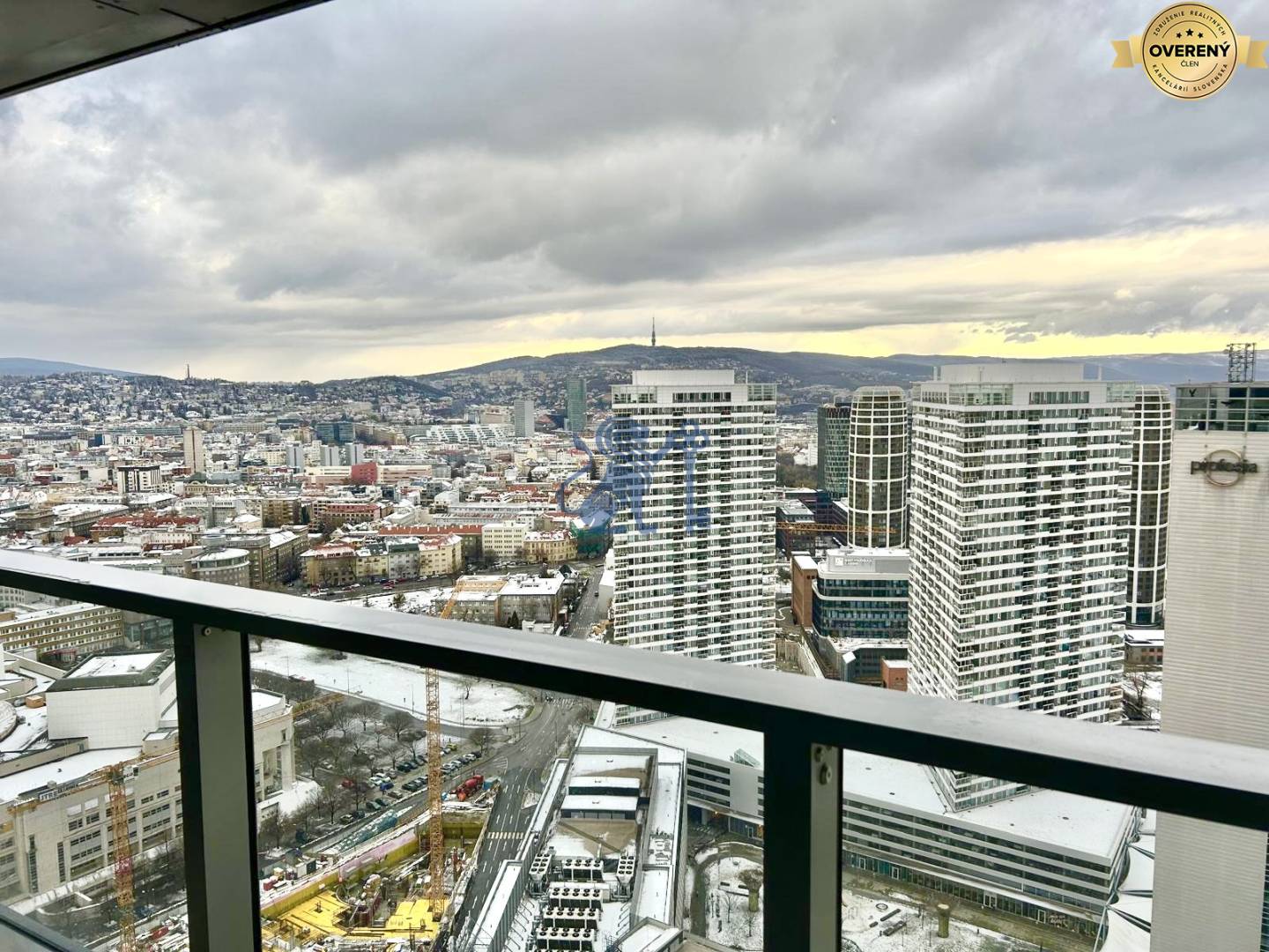 EUROVEA_TOWER_BYT_PRENAJOM_VYHLAD_SKYPARK