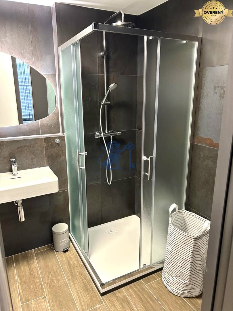 EUROVEA_TOWER_BYT_PRENAJOM_KUPELNA