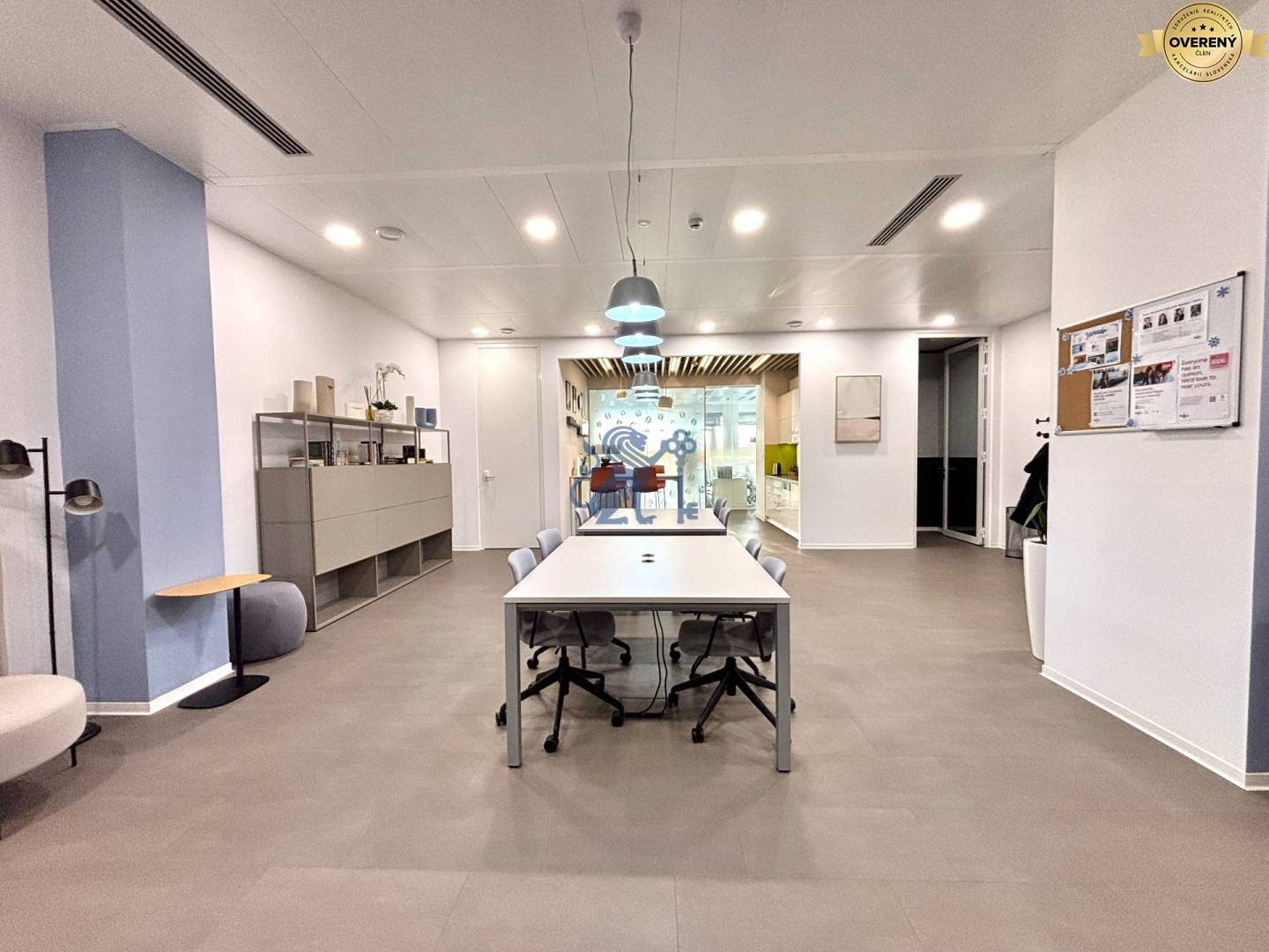 Galvaniho_kancelarie_neformálne_sedenie