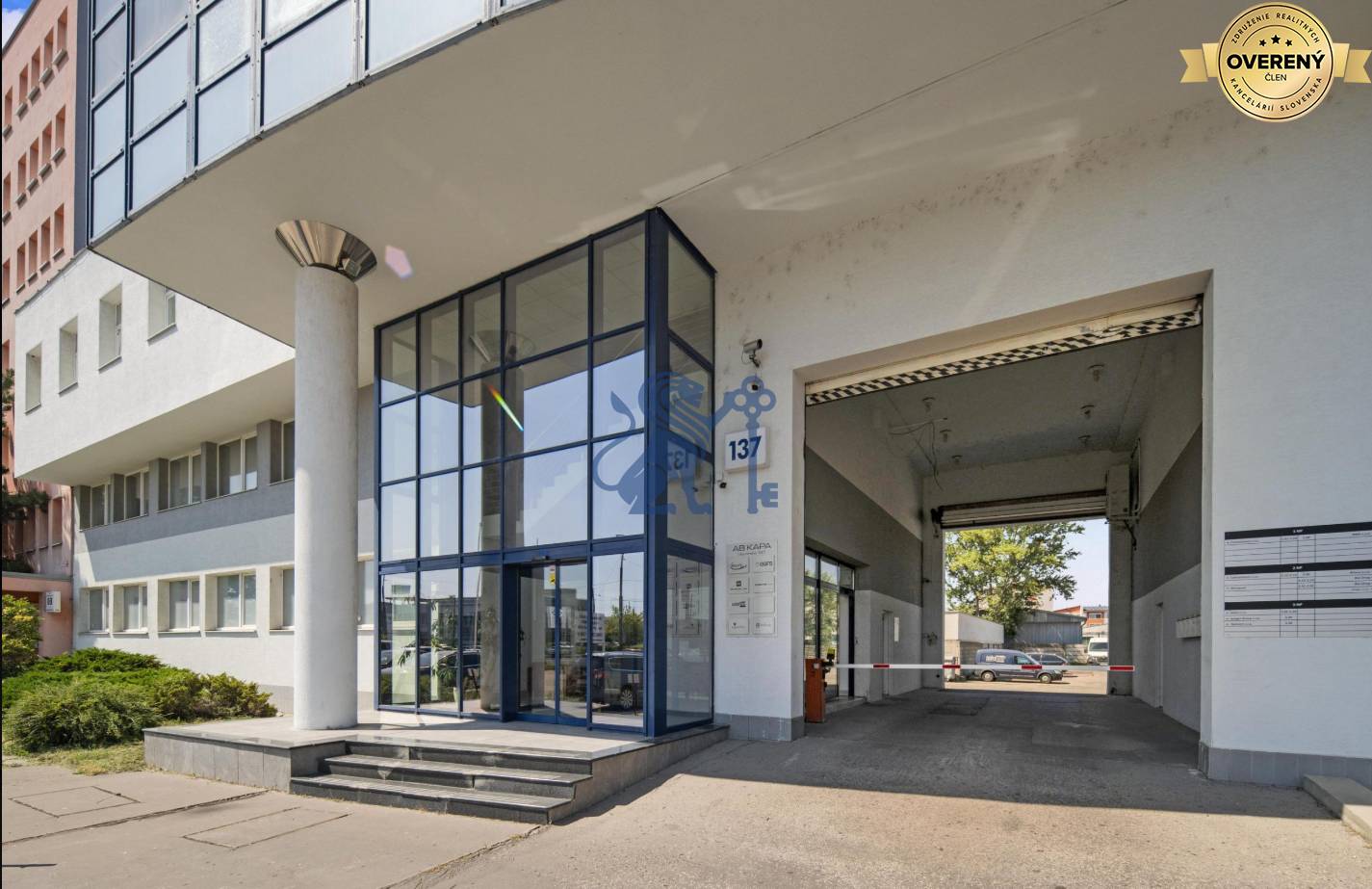 Vajnorská 137 hlavný vstup