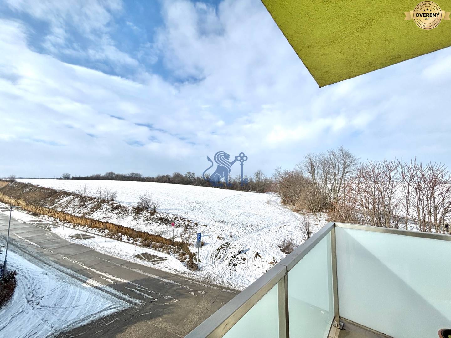 2i_Slávičia_SC_balkón