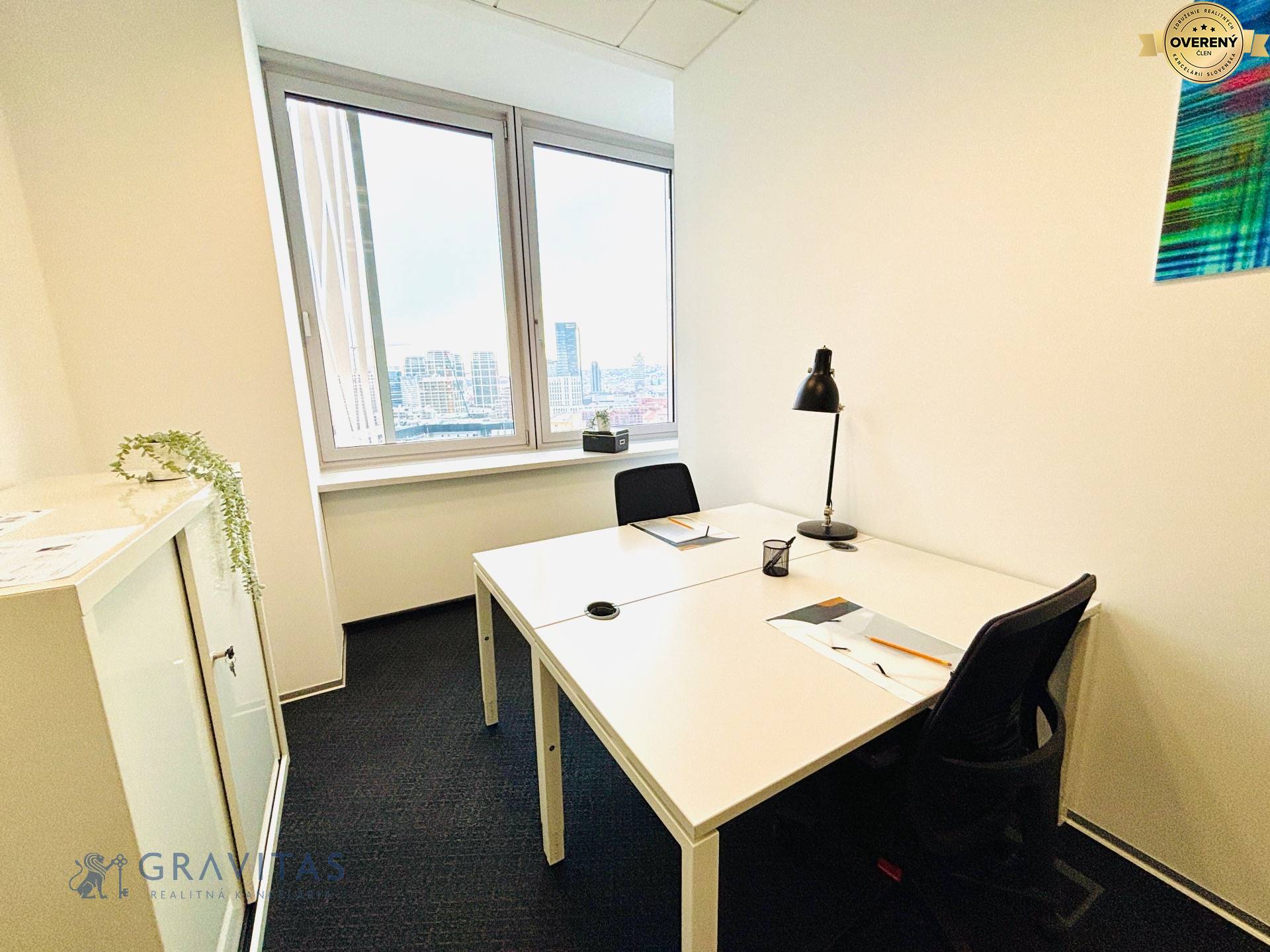 Kancelária pre 2 osoby s výhľadom na downtown Bratislavy