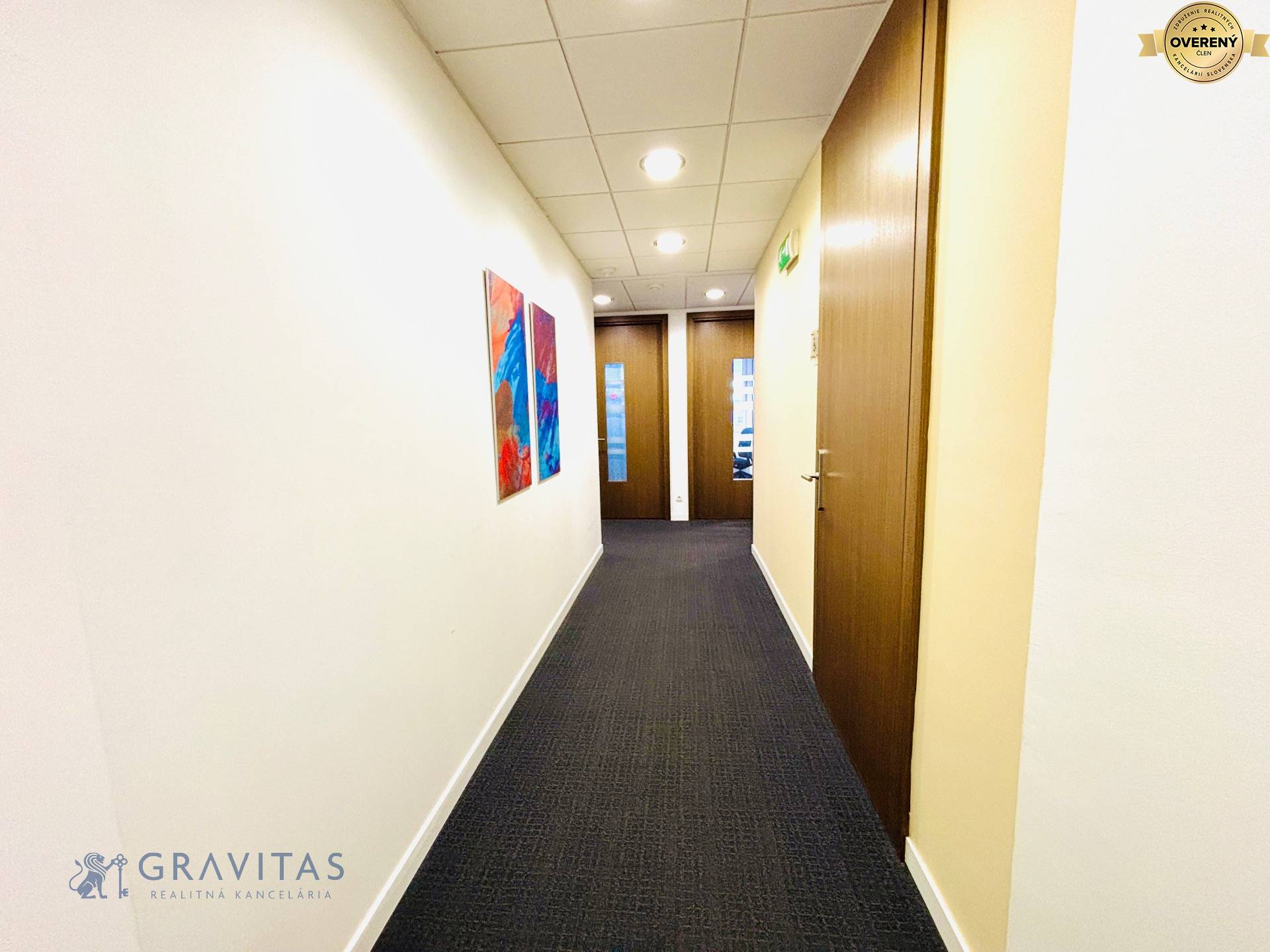 Chodba s kancláriami