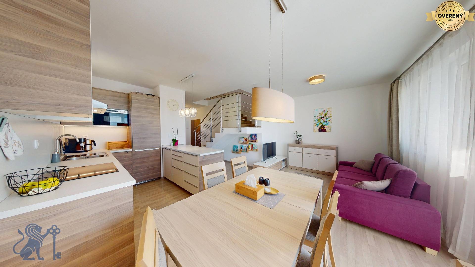 Predaj-4-izbovy-Byt-Stupava-mezonet-obývačka-kuchyňa