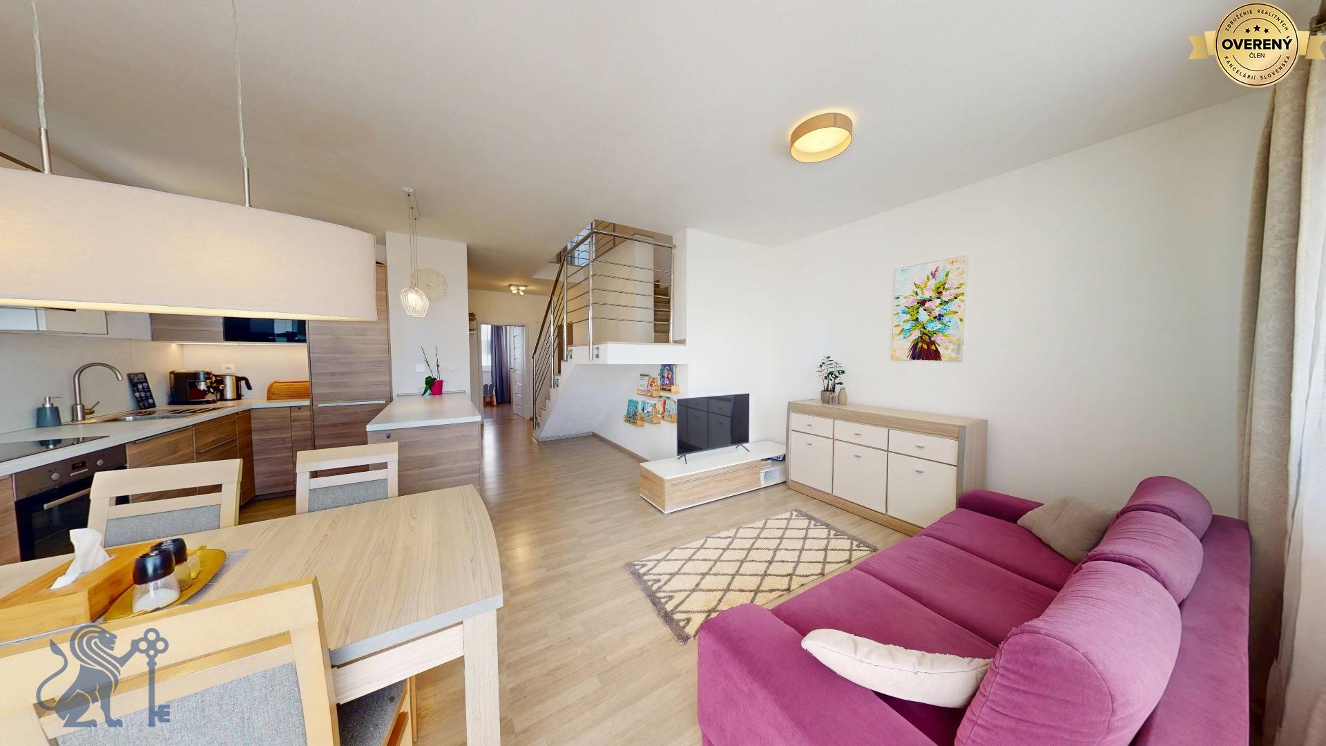Predaj-4-izbovy-Byt-Stupava-mezonet-kuchyňa-obývačka