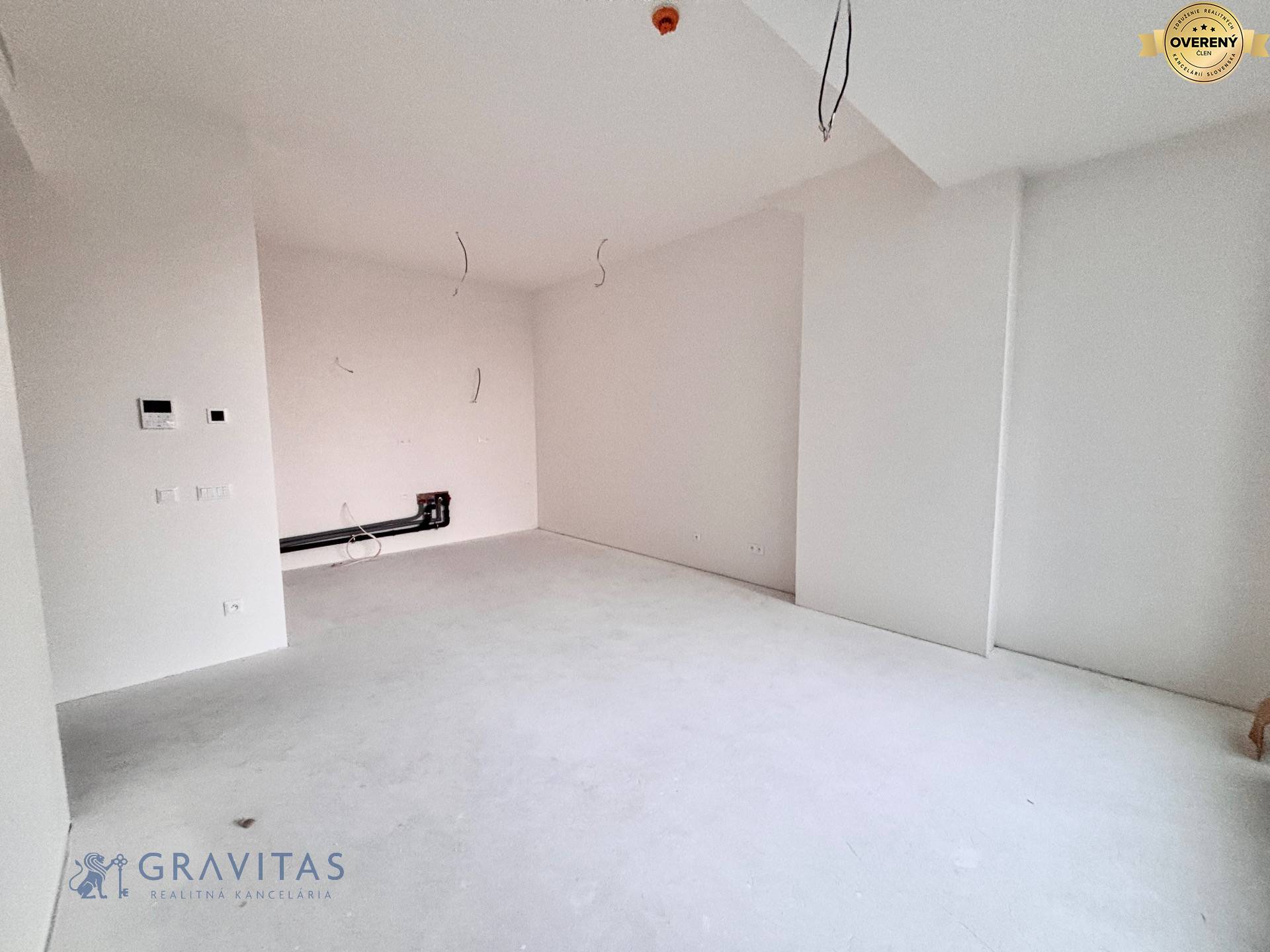 Obývačka s kuchyňou