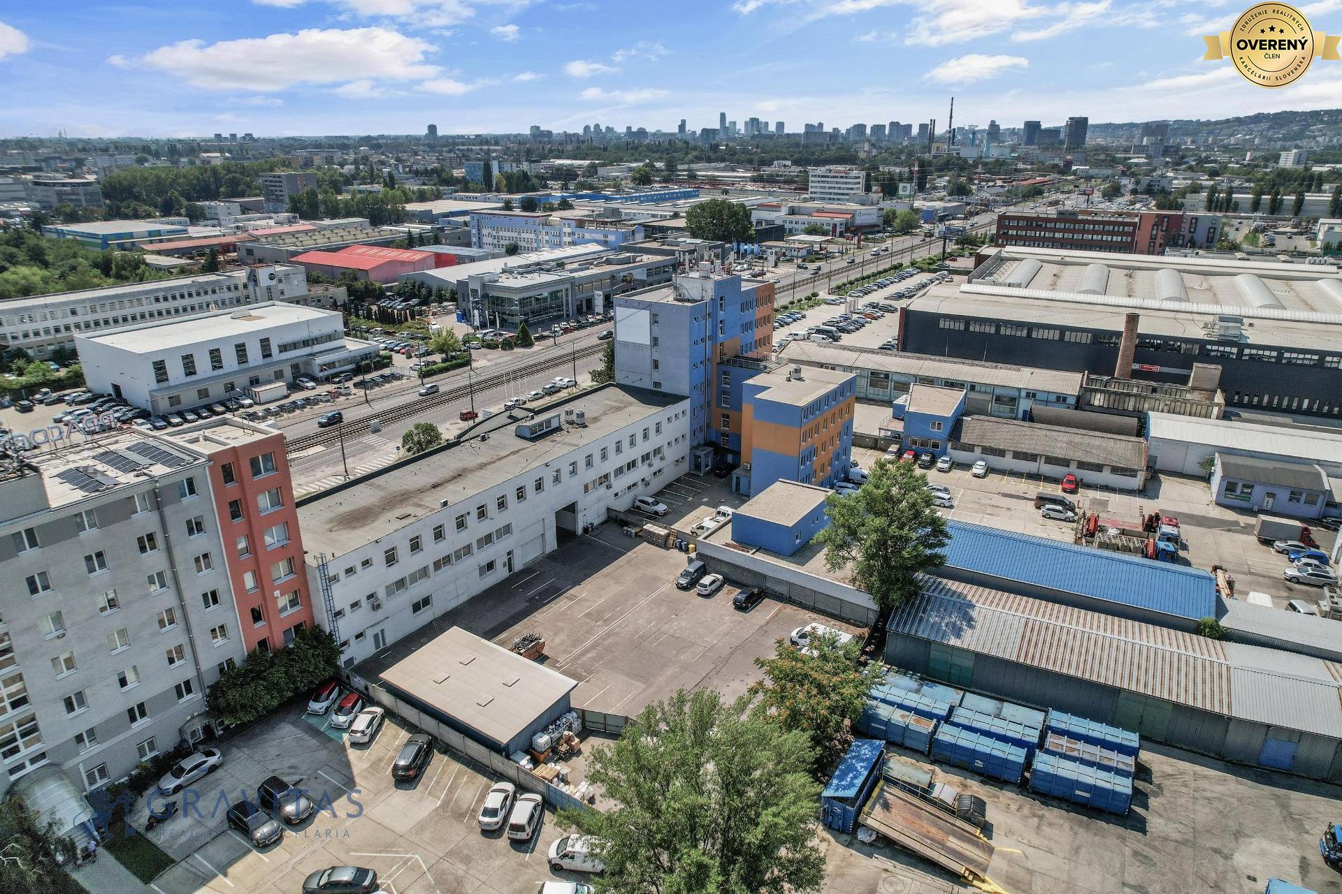 Vajnorská 137 zadný dvor