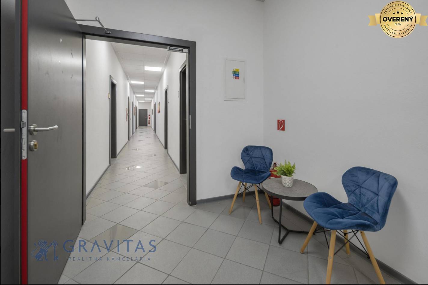 Vajnorská 137 chodba a sedenie