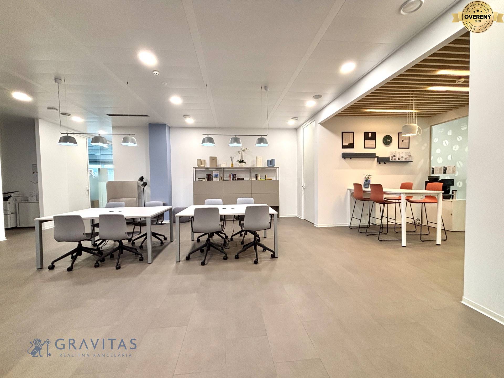 Galvaniho_kancelarie_neformálne_sedenie