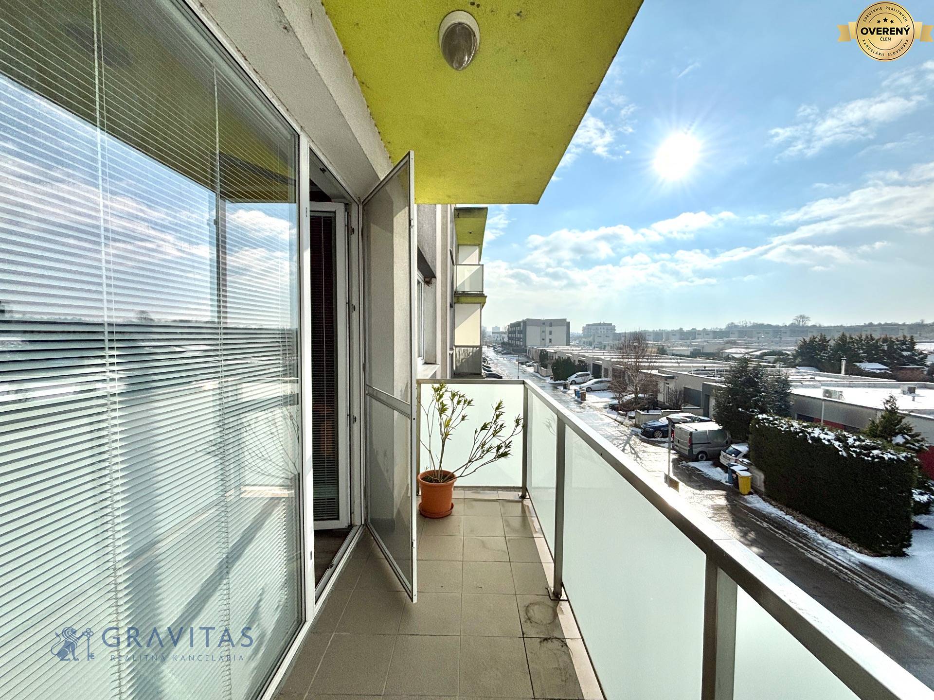 2i_Slávičia_SC_balkón