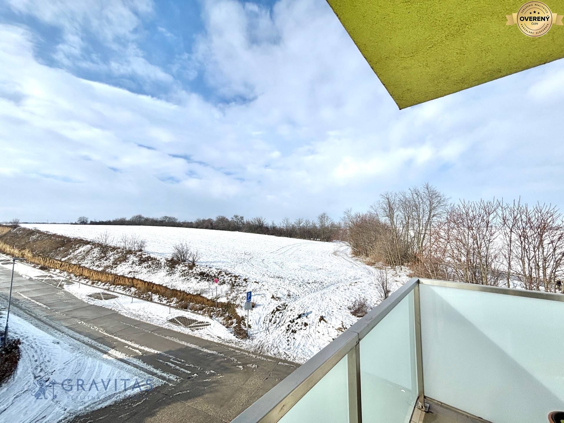 2i_Slávičia_SC_balkón