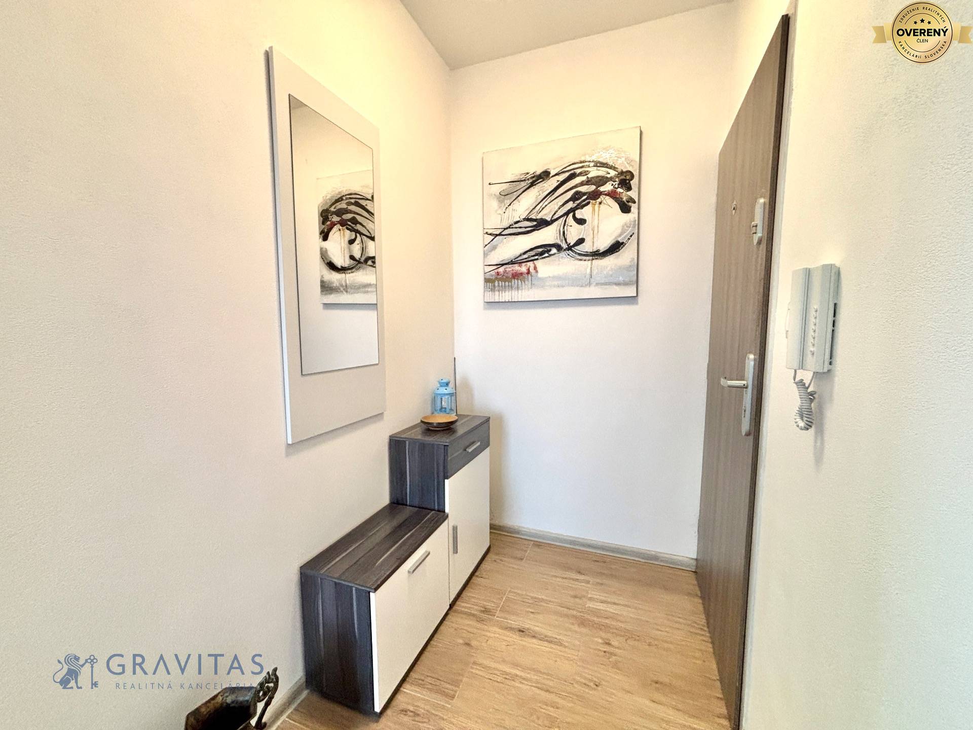 2i_Slávičia_SC_vstup_do_bytu