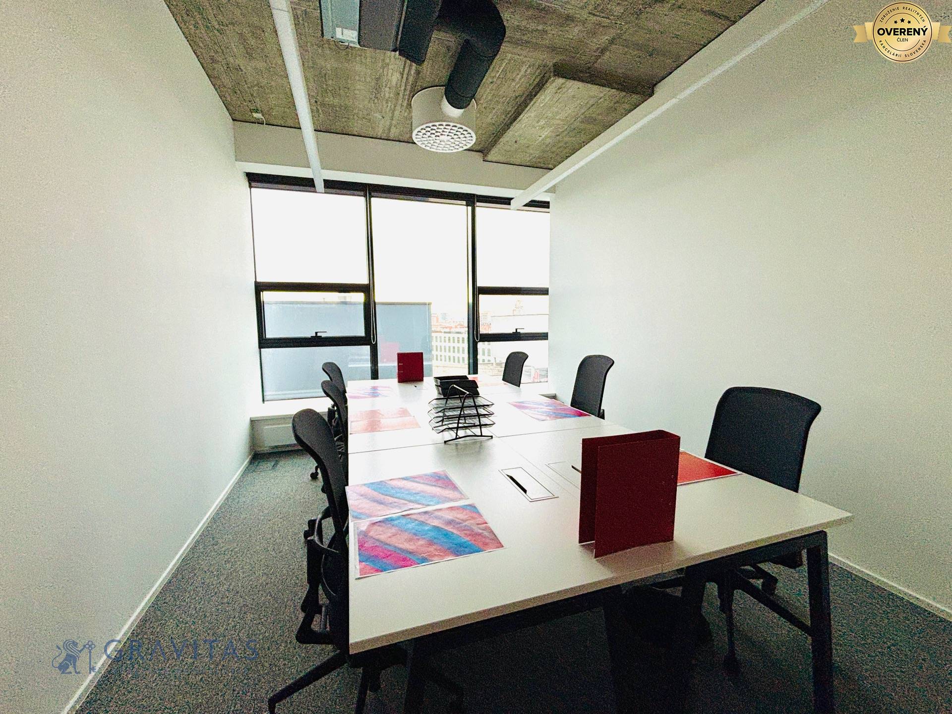 Kancelária pre 6 osôb