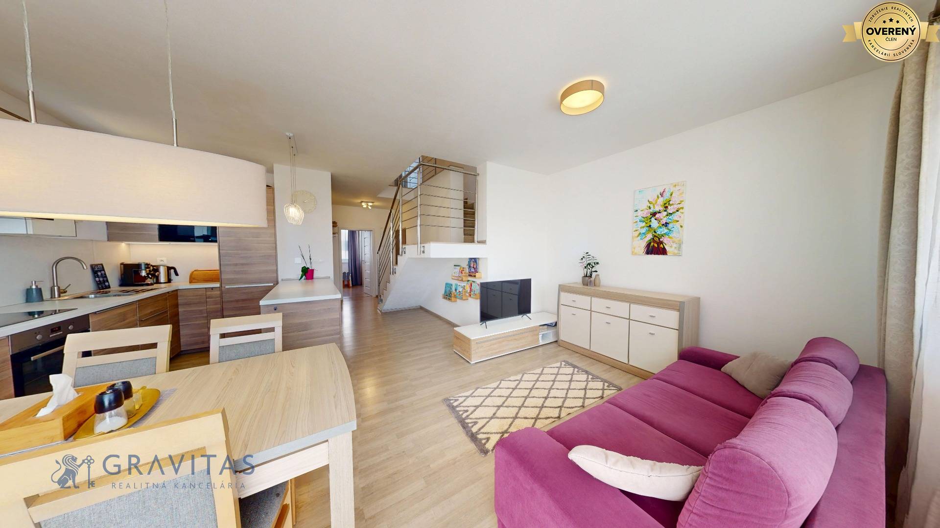 Predaj-4-izbovy-Byt-Stupava-mezonet-kuchyňa-obývačka