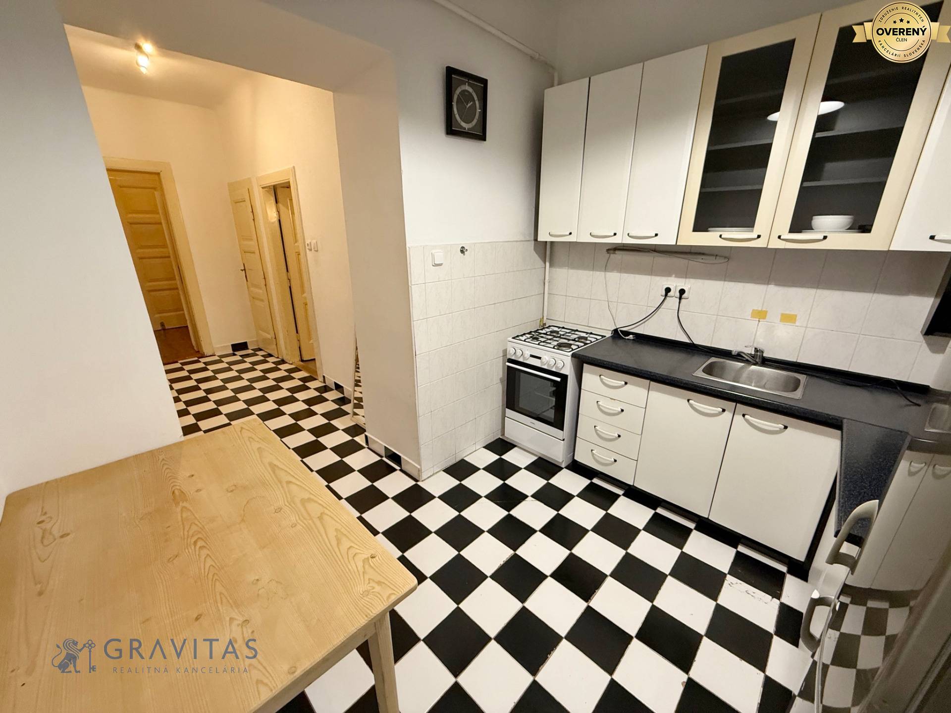 Americka 1 - kuchyna.jpg