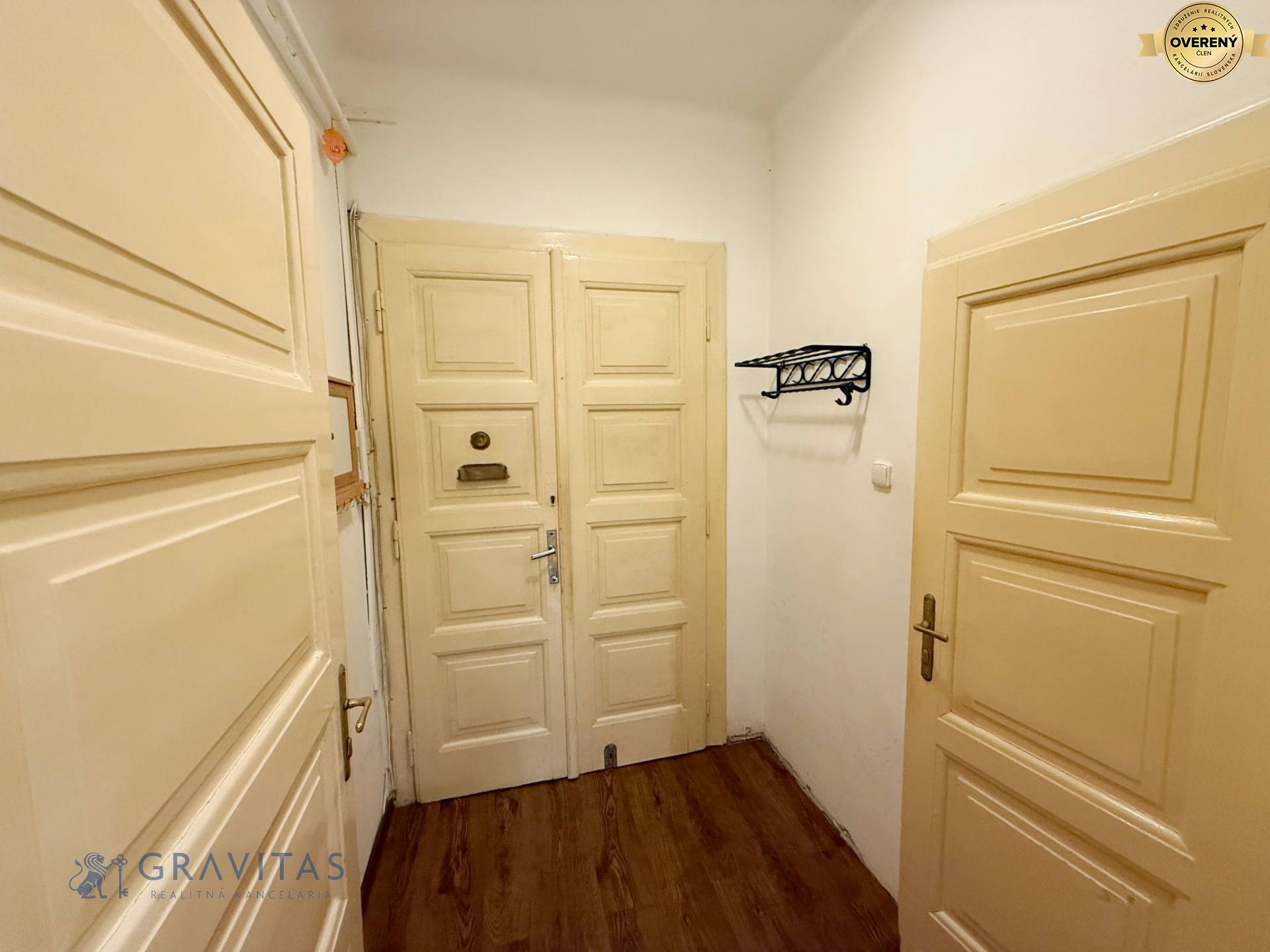 Americka 1 - chodba.jpg