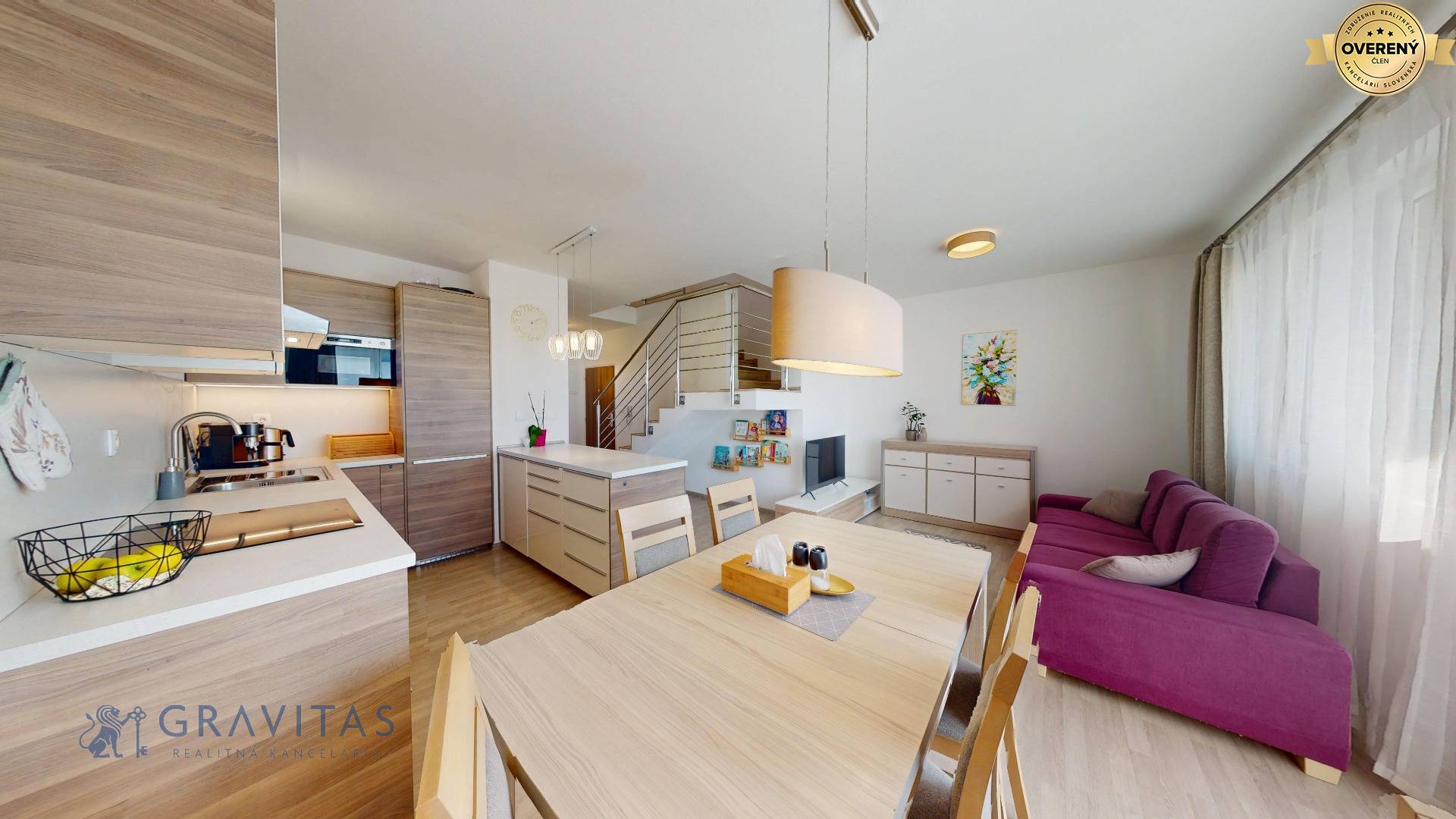 Predaj-4-izbovy-Byt-Stupava-mezonet-obývačka-kuchyňa