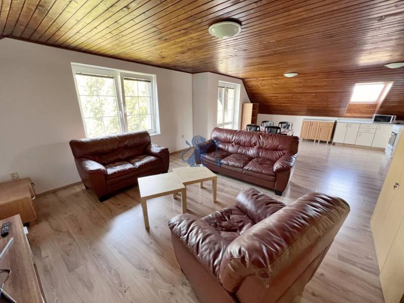 Vojenska ul. Rovinka 1.jpg