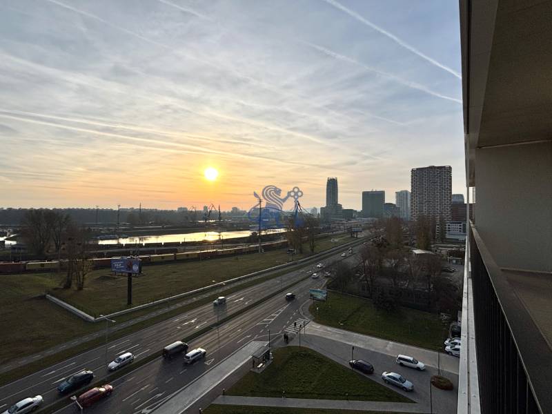  Balkón a výhľad na zimný prístav a OC Eurovea