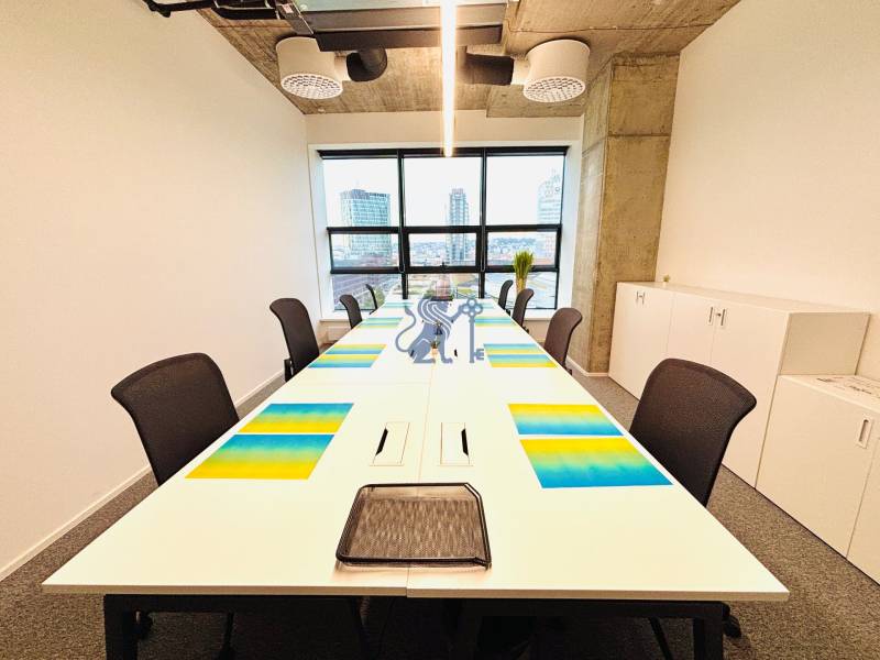 Kancelária pre 6 osôb