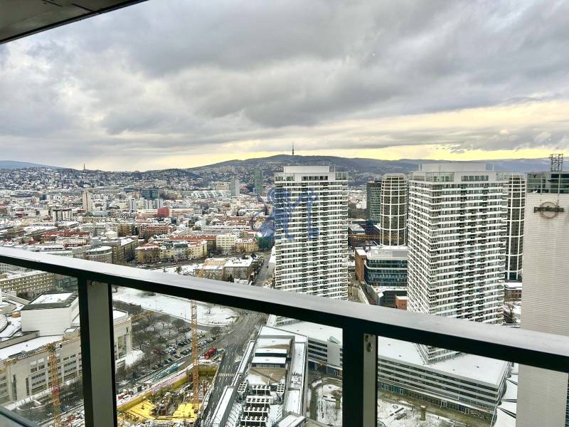 EUROVEA_TOWER_BYT_PRENAJOM_VYHLAD_SKYPARK