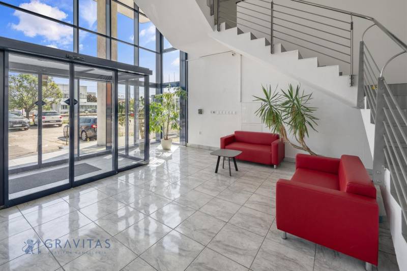 Vajnorská 137 hlavný vstup.jpg