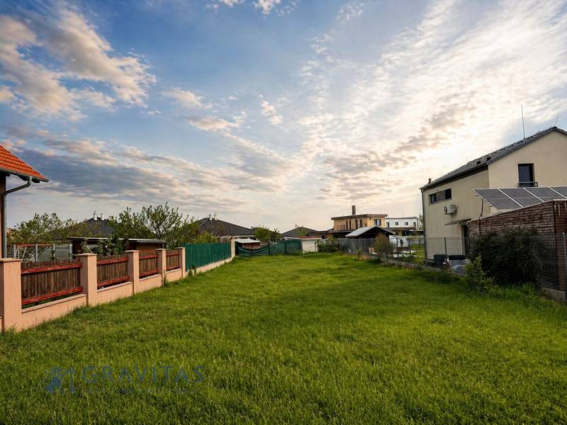 Pohľad od prístupovej cesty .jpeg