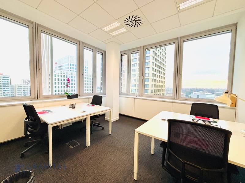 Kancelária pre 4 osoby