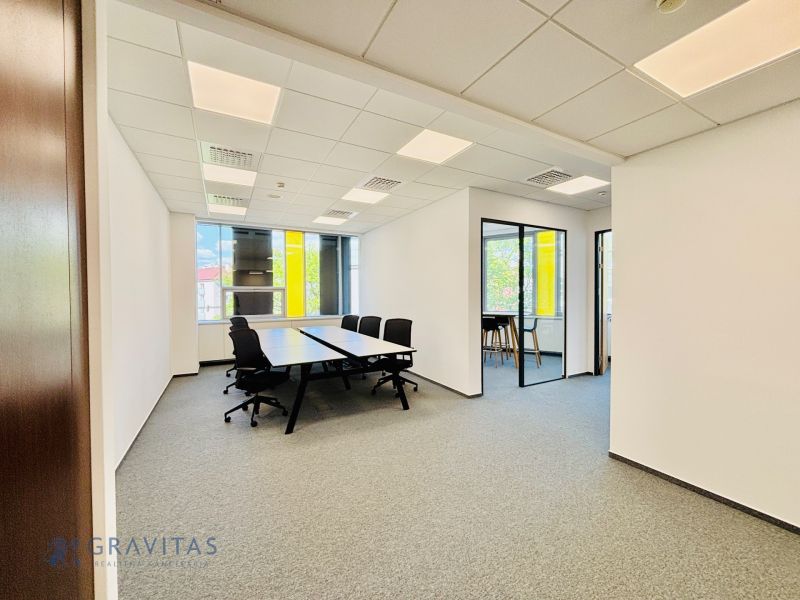 Open_space_a_malá zasadačka_alebo office