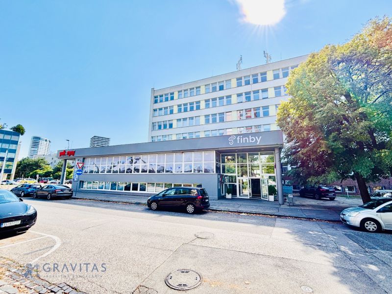 Budova_exteriér
